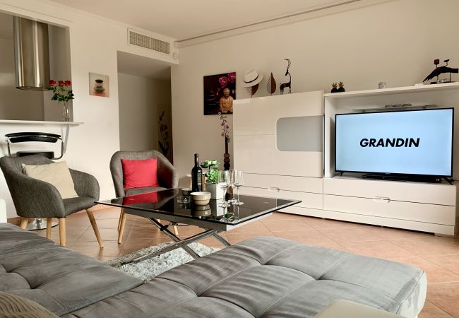 Appartement à Menton - Spacieux T3 avec garage - Menton centre Appartement à Menton - Spacieux T3 avec garage - Menton centre