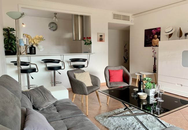 Appartement à Menton - Spacieux T3 avec garage - Menton centre Appartement à Menton - Spacieux T3 avec garage - Menton centre