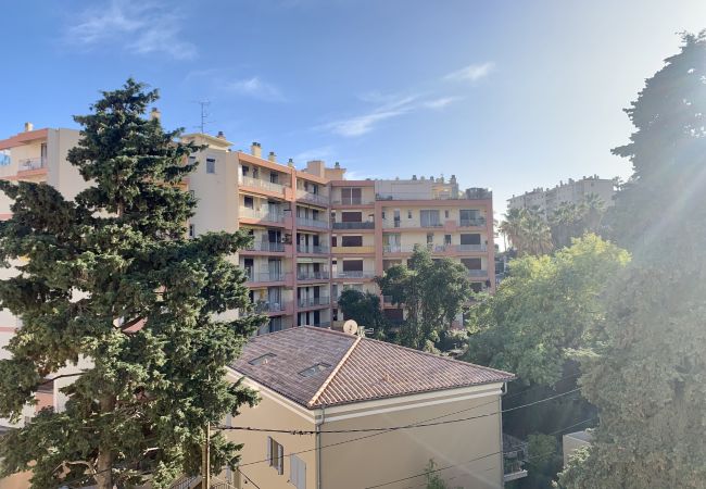 Appartement à Menton - Spacieux T3 avec garage - Menton centre Appartement à Menton - Spacieux T3 avec garage - Menton centre