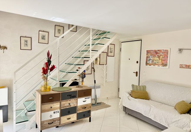 Studio à Menton - Studio en duplex au centre de Menton Studio à Menton - Studio en duplex au centre de Menton