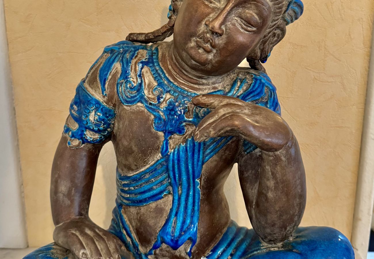 Appartement à Menton - Spacieux dernier étage avec vue mer