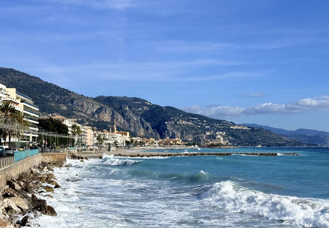 Appartement à Menton - Spacieux dernier étage avec vue mer