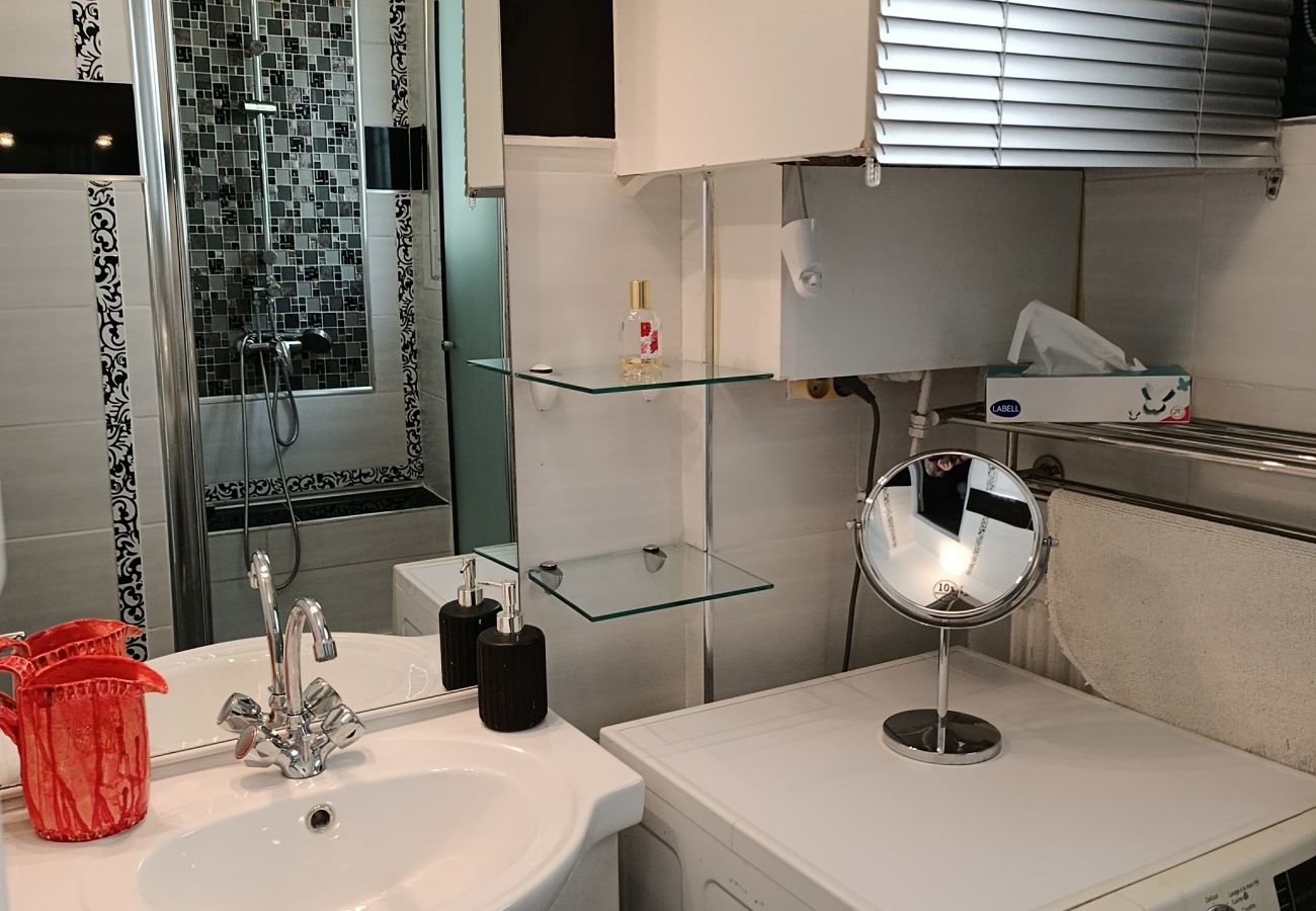 Appartement à Menton - Havre de paix avec beau jardin au Neptune