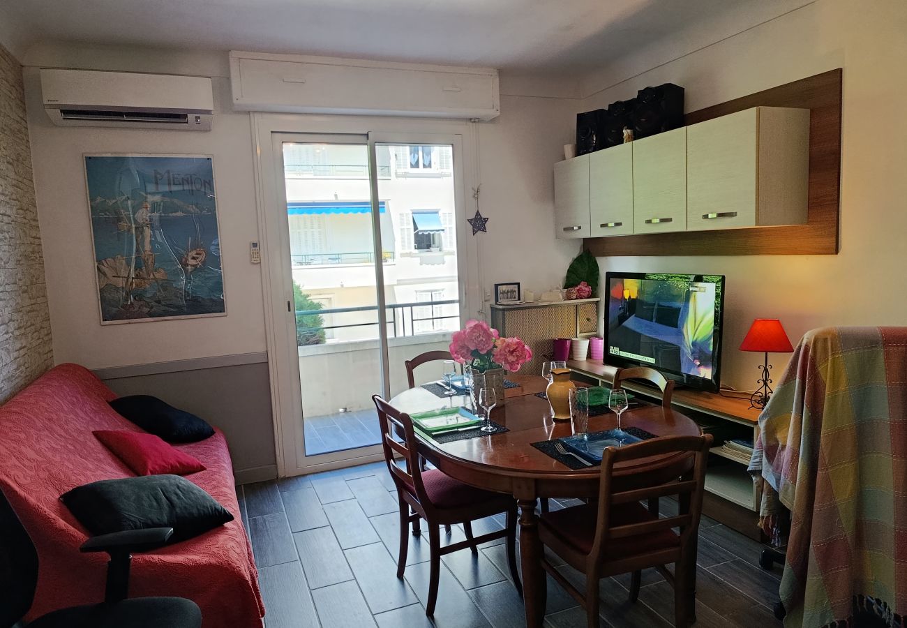 Appartement à Menton - Havre de paix avec beau jardin au Neptune