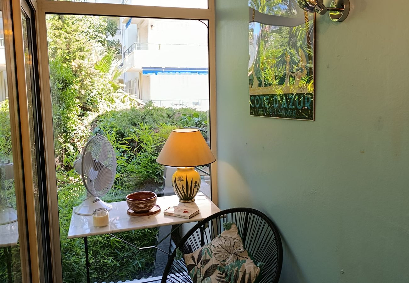 Appartement à Menton - Havre de paix avec beau jardin au Neptune