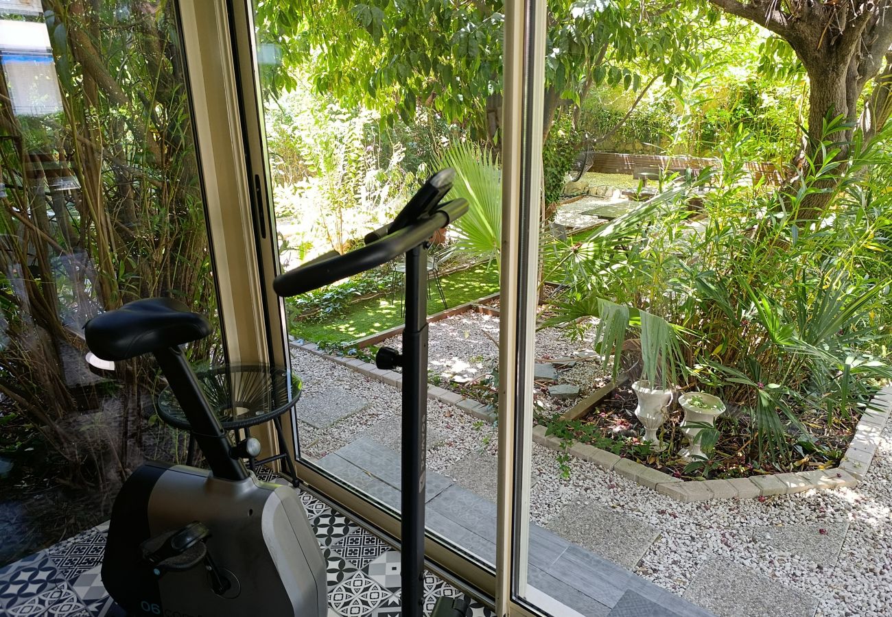 Appartement à Menton - Havre de paix avec beau jardin au Neptune