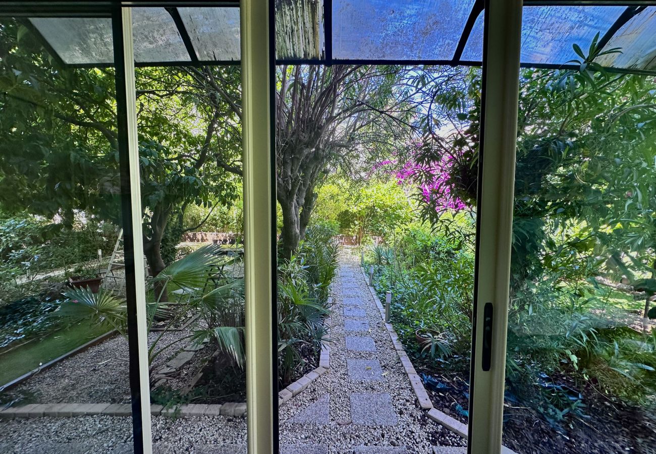 Appartement à Menton - Havre de paix avec beau jardin au Neptune