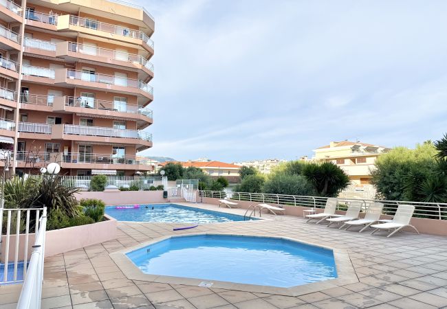 Studio à Roquebrune-Cap-Martin - Studio avec piscine proche plages